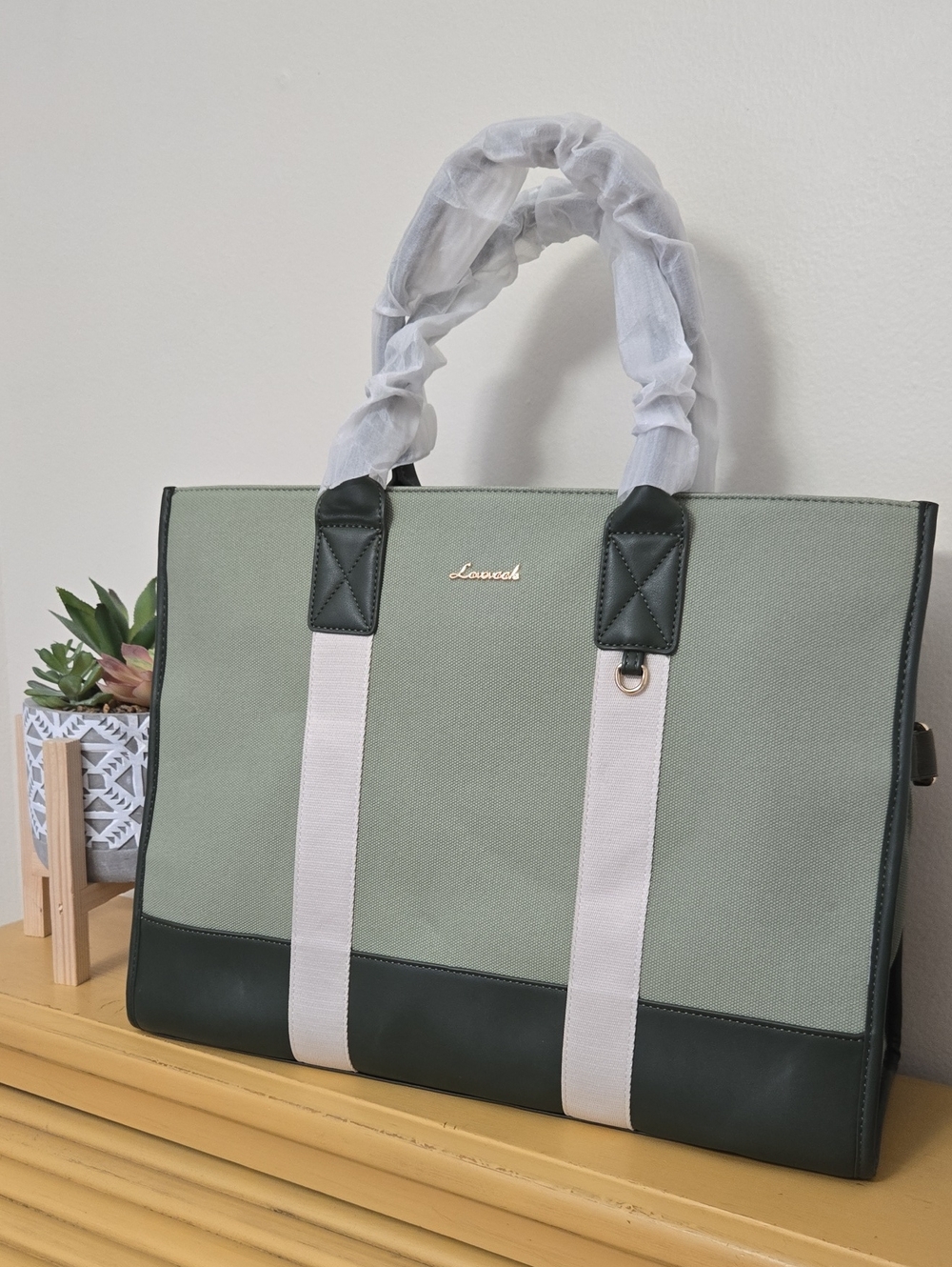 Lovevook Large Tote. NWT. Green.